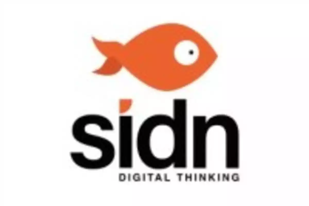 Logotipo de SIDN con un pez naranja sobre el texto "sidn digital thinking".