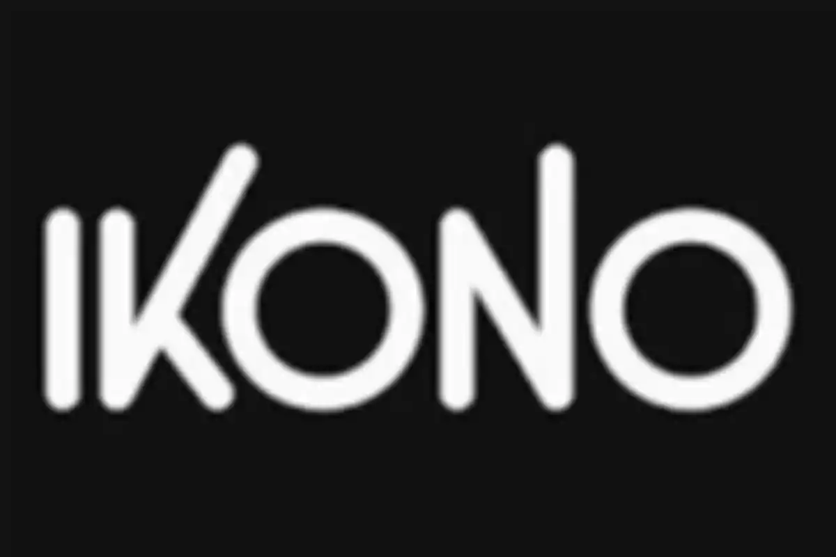 Logotipo blanco de la palabra IKONO sobre fondo negro