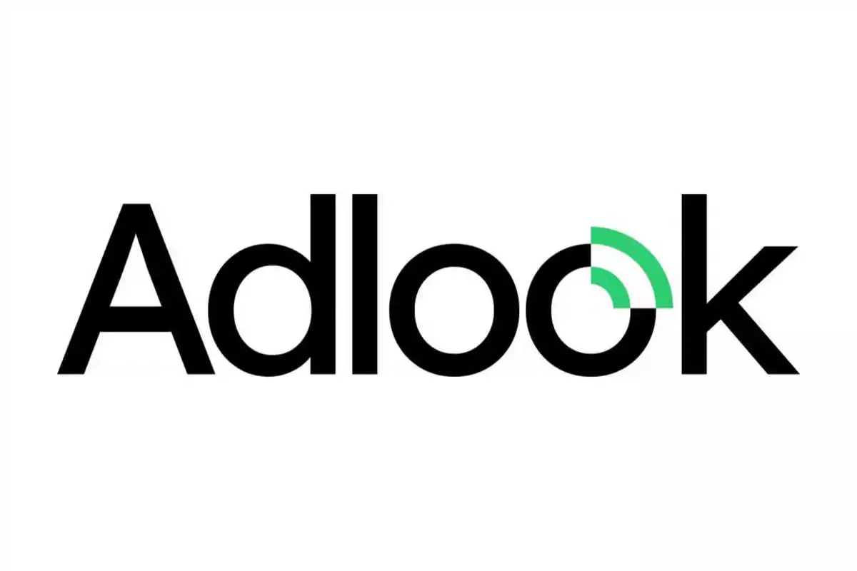 Logo de Adlook con letras negras y un semicírculo verde sobre la letra o