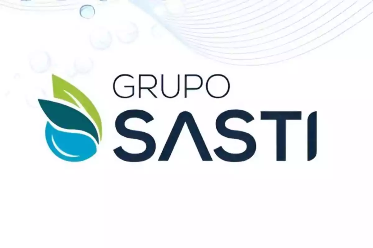 Logotipo de Grupo SASTI con un diseño de hoja y gota en tonos verde y azul sobre fondo blanco