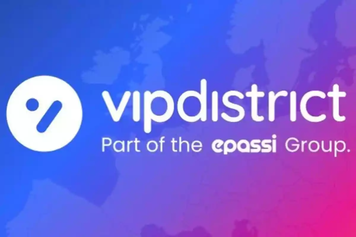 Logo de vipdistrict con el texto Part of the epassi Group sobre un fondo degradado azul y rosa con un mapa de Europa difuminado.