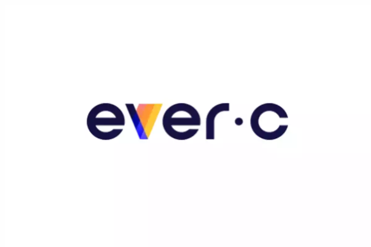 Logo de everc con letras en color azul oscuro y una letra v formada por triángulos en tonos amarillo, naranja y azul sobre fondo blanco