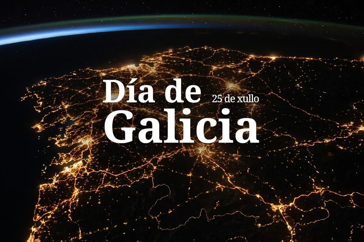 Vista nocturna de Galicia desde el espacio con las luces de las ciudades encendidas y el texto Día de Galicia 25 de xullo sobreimpreso Vista nocturna de Galicia desde el espacio con las luces de las ciudades encendidas y el texto Día de Galicia 25 de xullo sobreimpreso