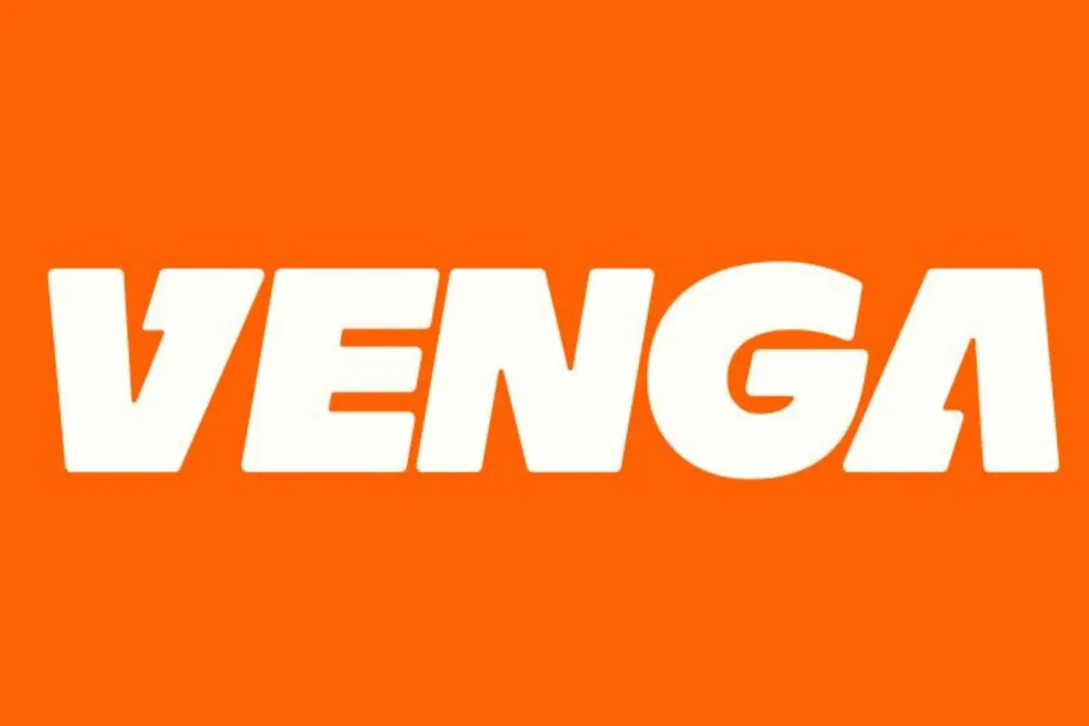 Fondo naranja con la palabra VENGA en letras blancas grandes y en negrita