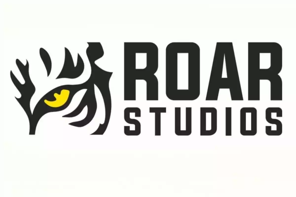 Logotipo de Roar Studios con un diseño de ojo de tigre estilizado en negro y amarillo.