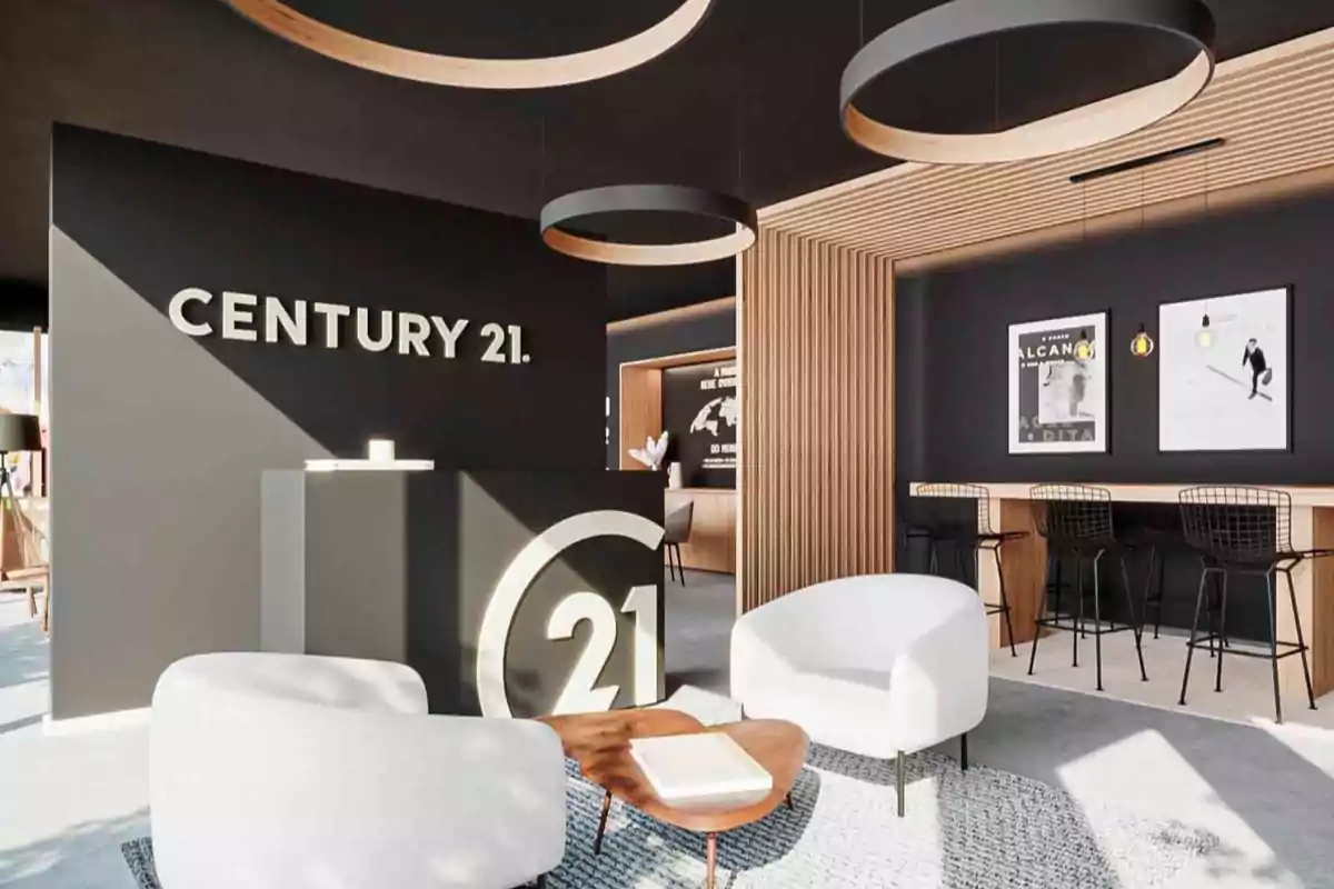 Oficina moderna de Century 21 con muebles elegantes y decoración minimalista.