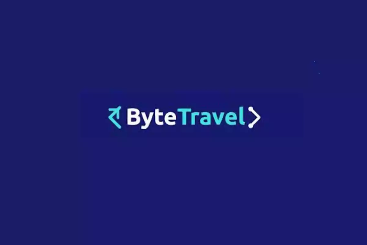 Logotipo de ByteTravel sobre un fondo azul oscuro.