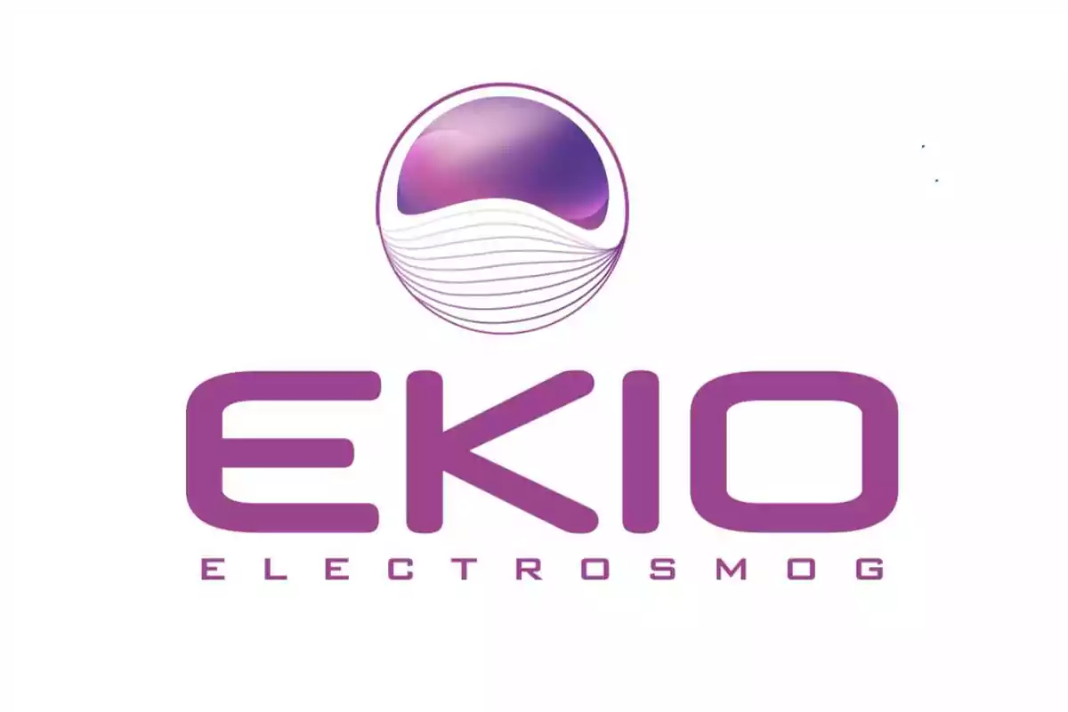 Logotipo de EKIO ELECTROSMOG con un diseño de esfera púrpura y líneas onduladas.