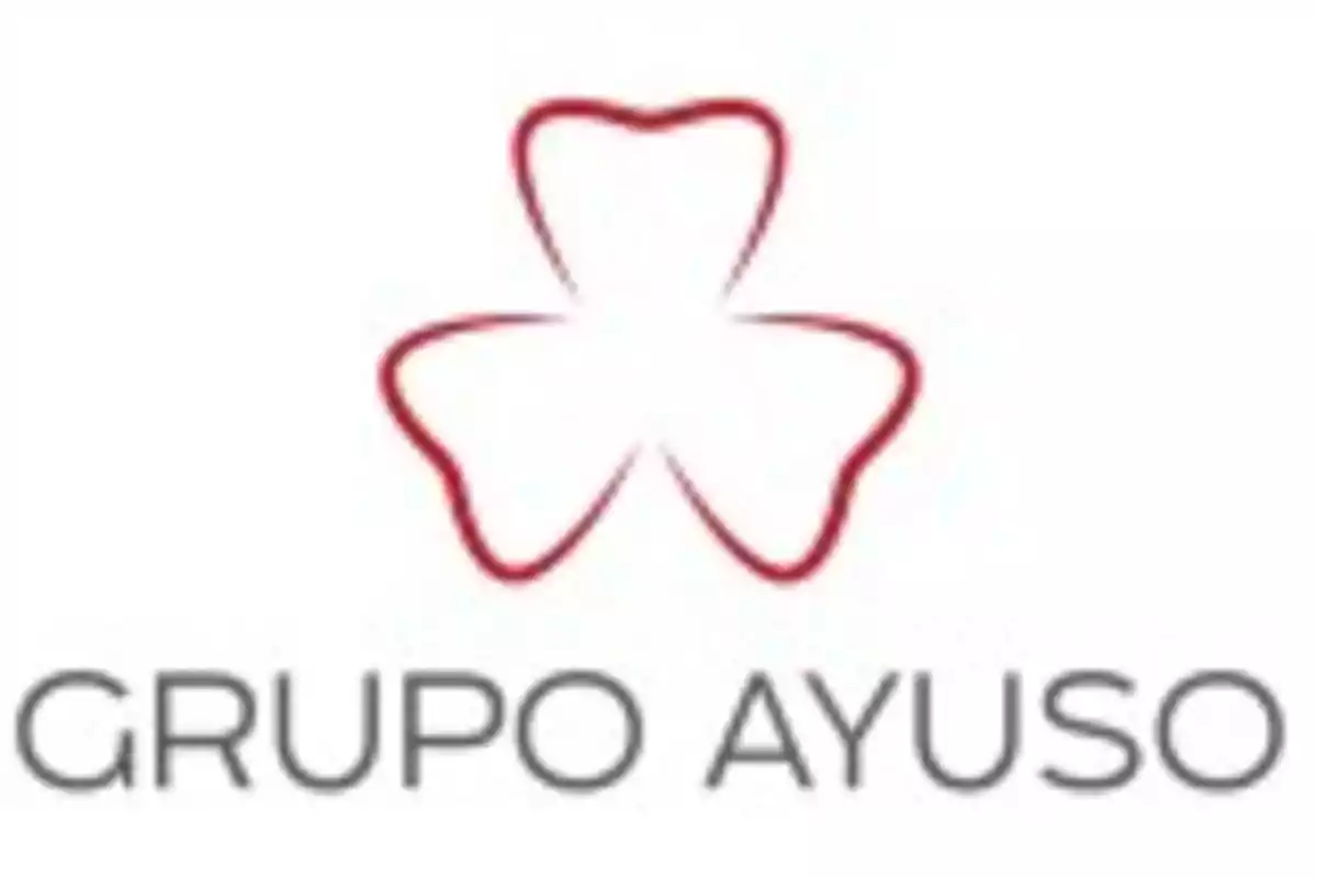 Logotipo de Grupo Ayuso con un diseño de trébol estilizado en color rojo.