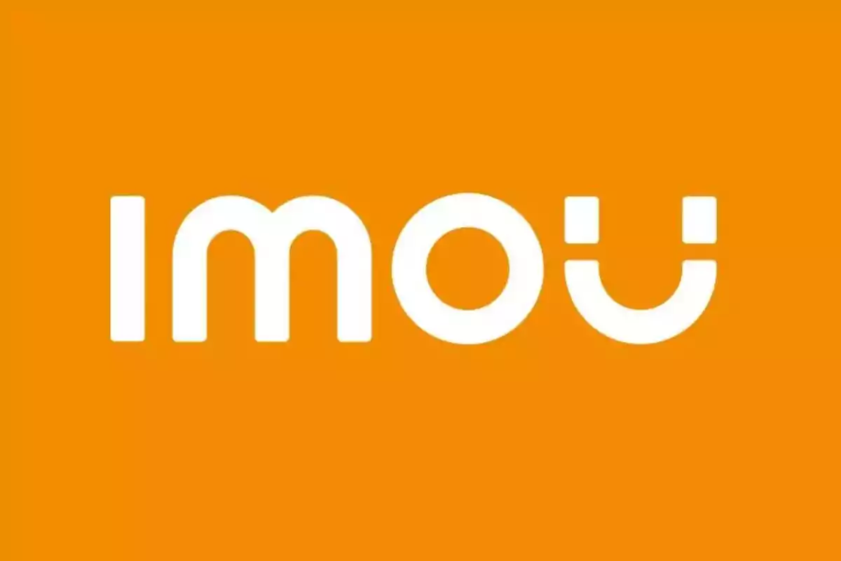 Logotipo de la marca Imou en fondo naranja.