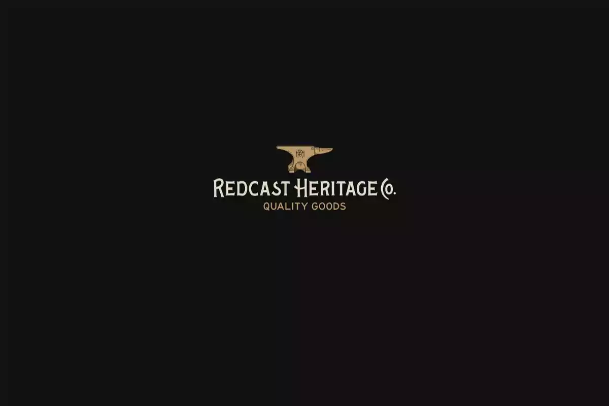 Logotipo de Redcast Heritage Co. con un yunque dorado sobre un fondo negro.