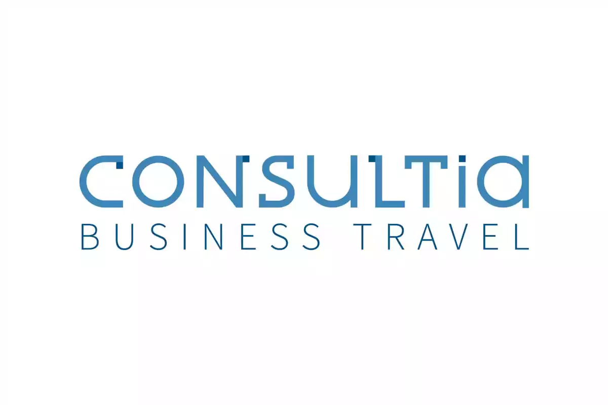 Logo de Consultia Business Travel con texto en azul sobre fondo blanco.