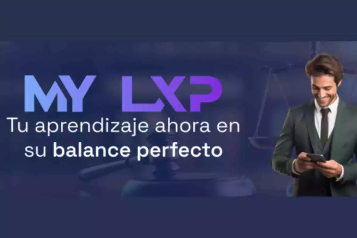 Hombre de traje sonriendo mientras mira su teléfono con el texto "MY LXP Tu aprendizaje ahora en su balance perfecto" en un fondo oscuro.