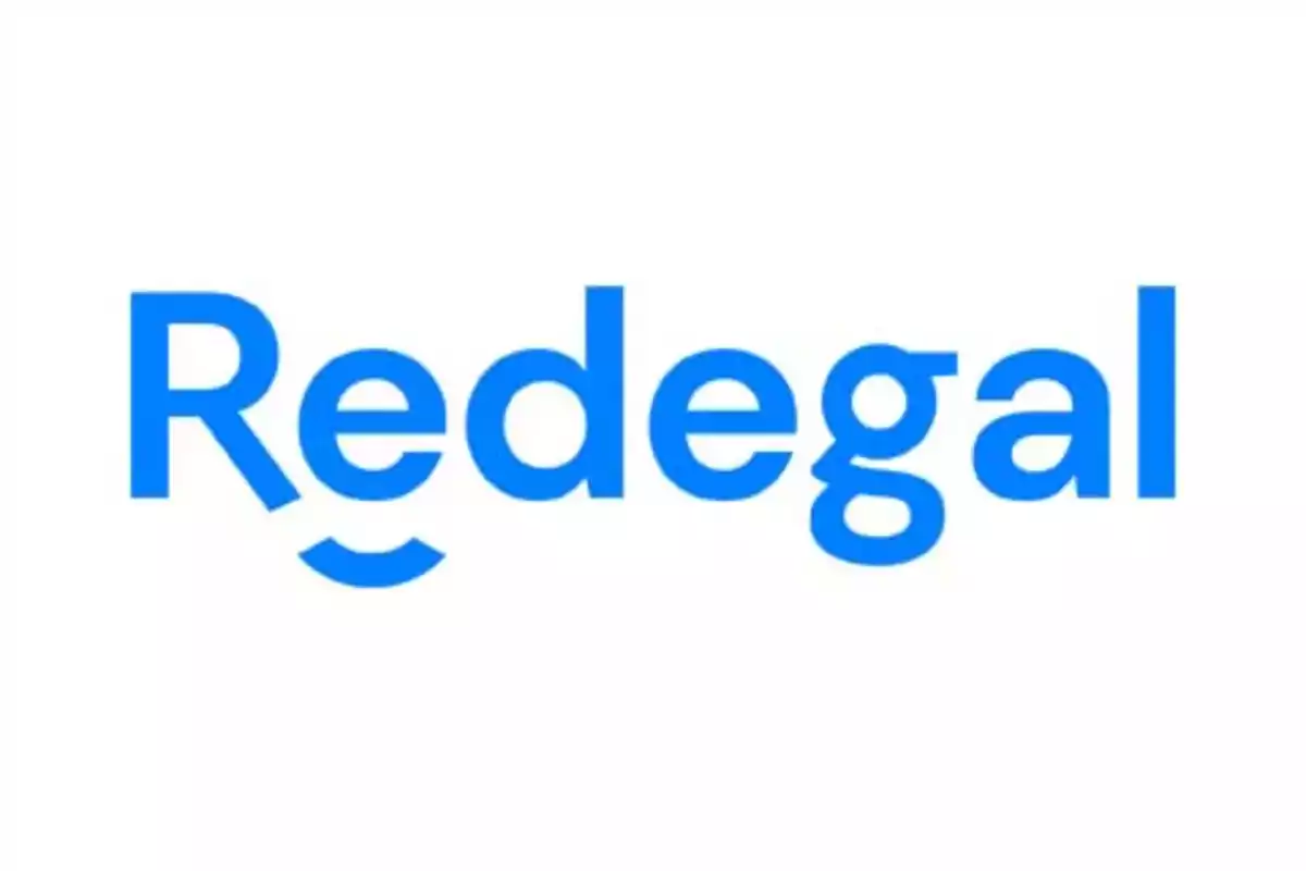 Logotipo de Redegal en color azul sobre fondo blanco