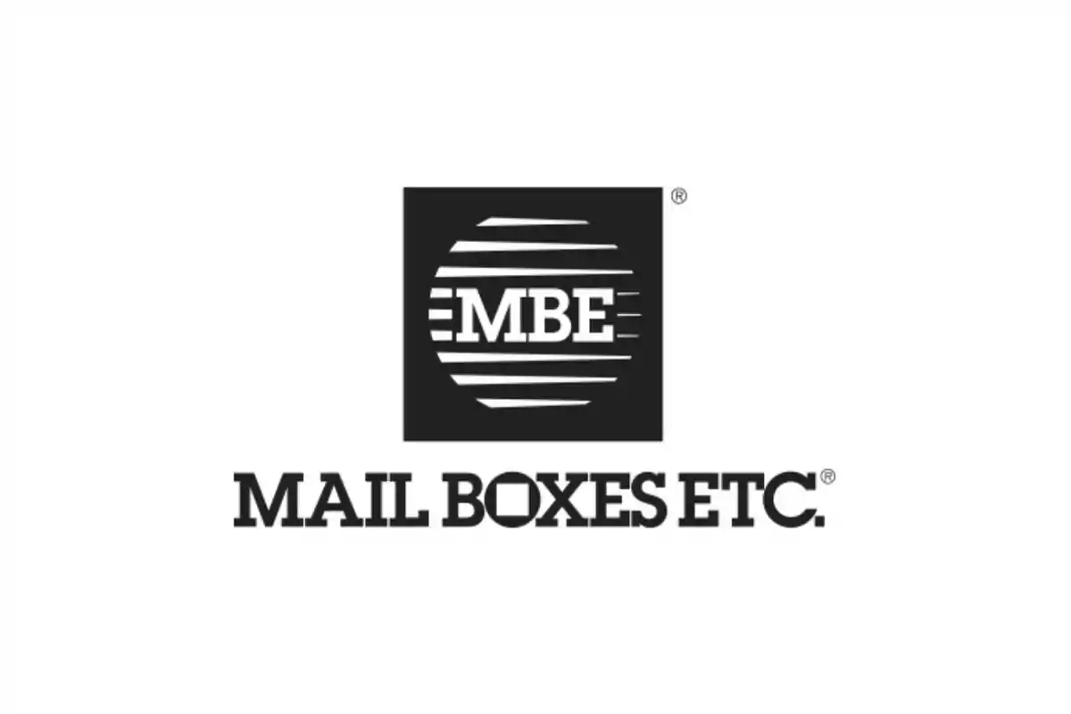 Logotipo de Mail Boxes Etc. con las letras MBE dentro de un círculo negro con líneas horizontales blancas.