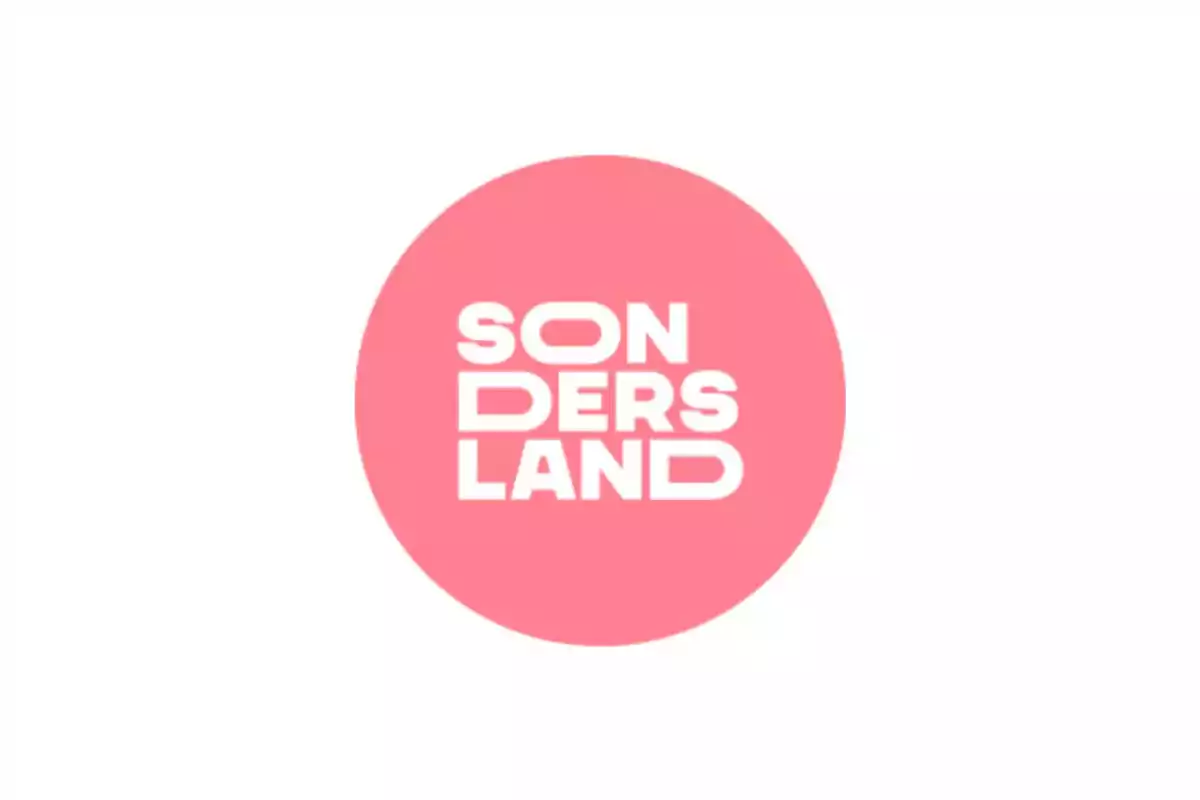 Círculo rosa con la palabra "Sondersland" en letras blancas.