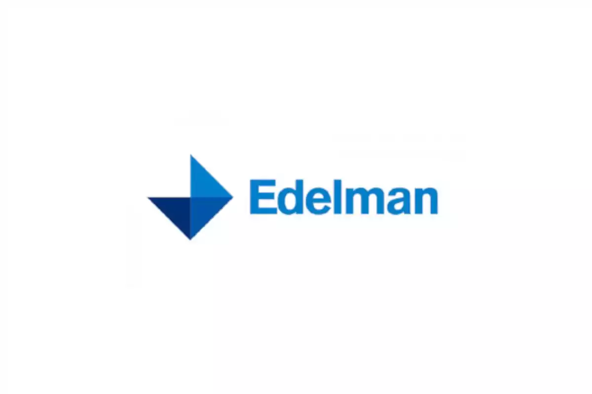 Logotipo de Edelman con un diseño geométrico azul a la izquierda y el nombre de la empresa en texto azul a la derecha.