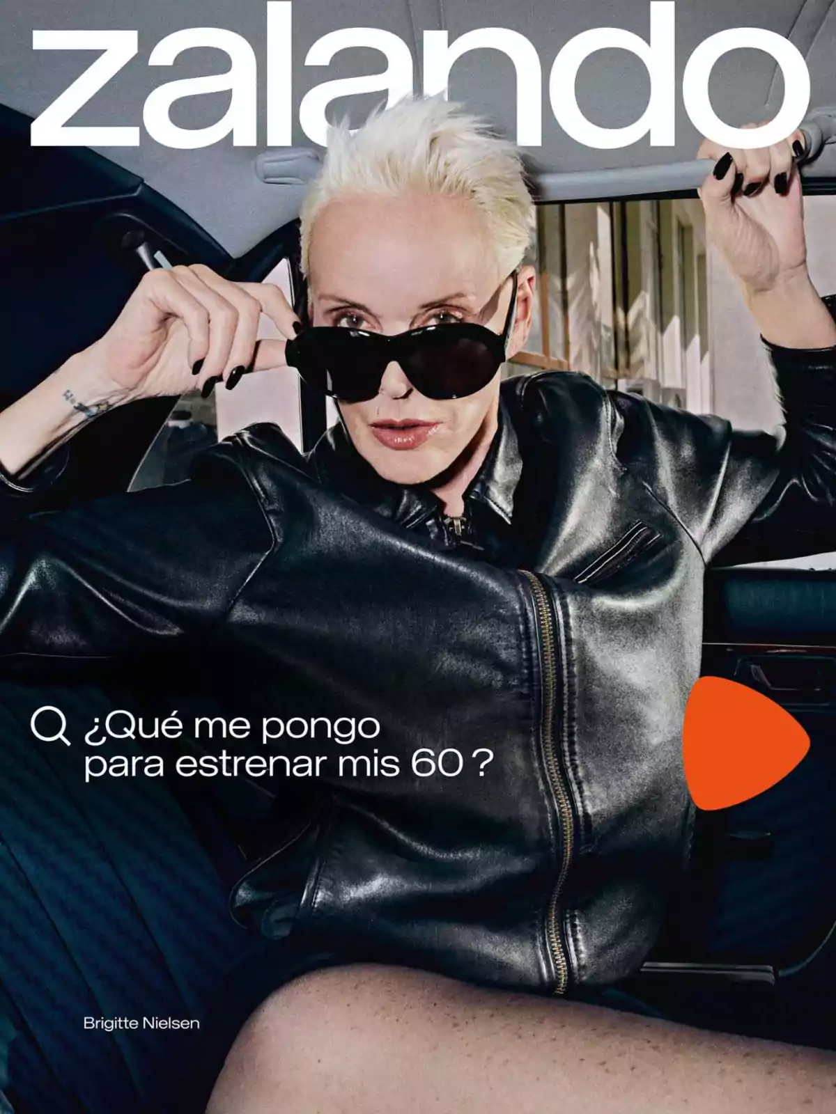 Persona con cabello corto y rubio, usando gafas de sol y chaqueta de cuero negro, con el logo de Zalando y el texto 